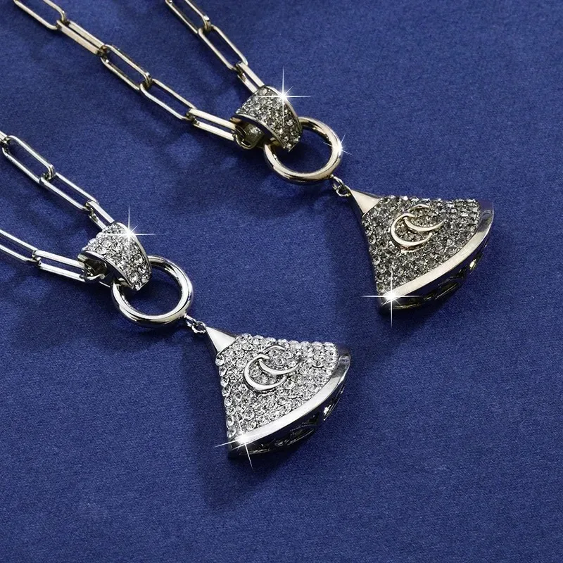

Titanium steel necklace, retro collarbone chain, fashionable clothing necklace, women's mini skirt, double C necklace