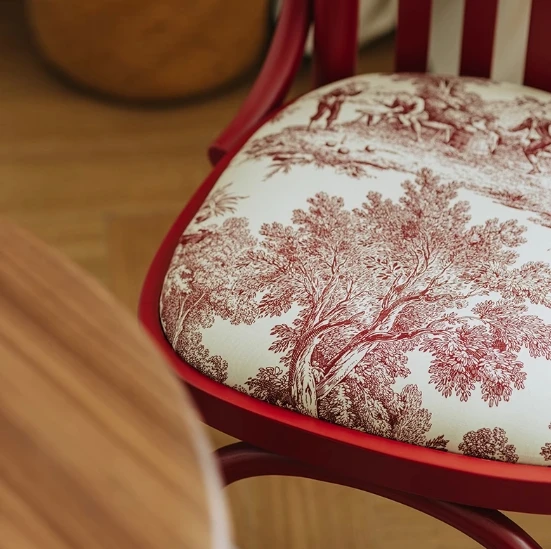 The product can be customized. Household French medieval soft bag backrest chair with red printing