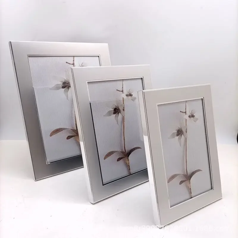 Creative Luxury Metal Photo Frame Minimalist Decorative Picture Frame for Home Decor Elegant Metal Frame Photos