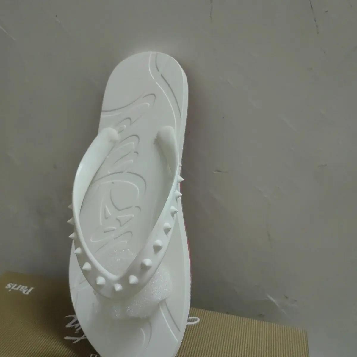 

2025 new men's and women's rivet flip-flops high street summer lovers casual fashion flip-flops red shoes