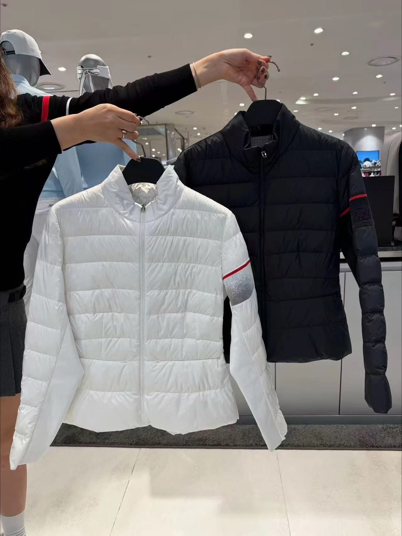 2026 Winter New Korean Women Golf Light Down Jacket Stand Collar Zipper Spliced Warm Windproof Sports Comfort Outerwear