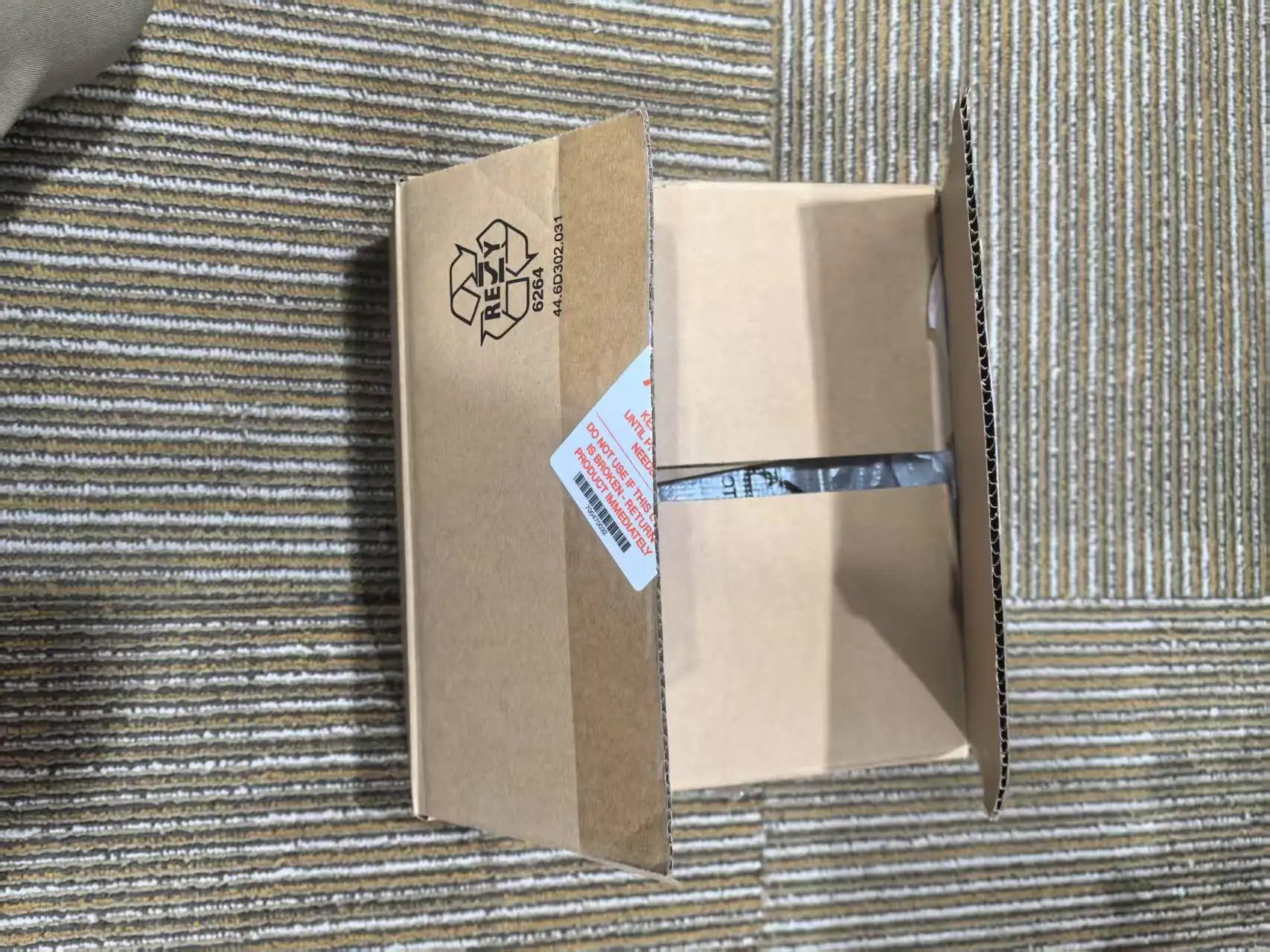 Telefone de mesa digital avançado com suporte multilinha e recursos personalizáveis – ideal para comunicação empresarial