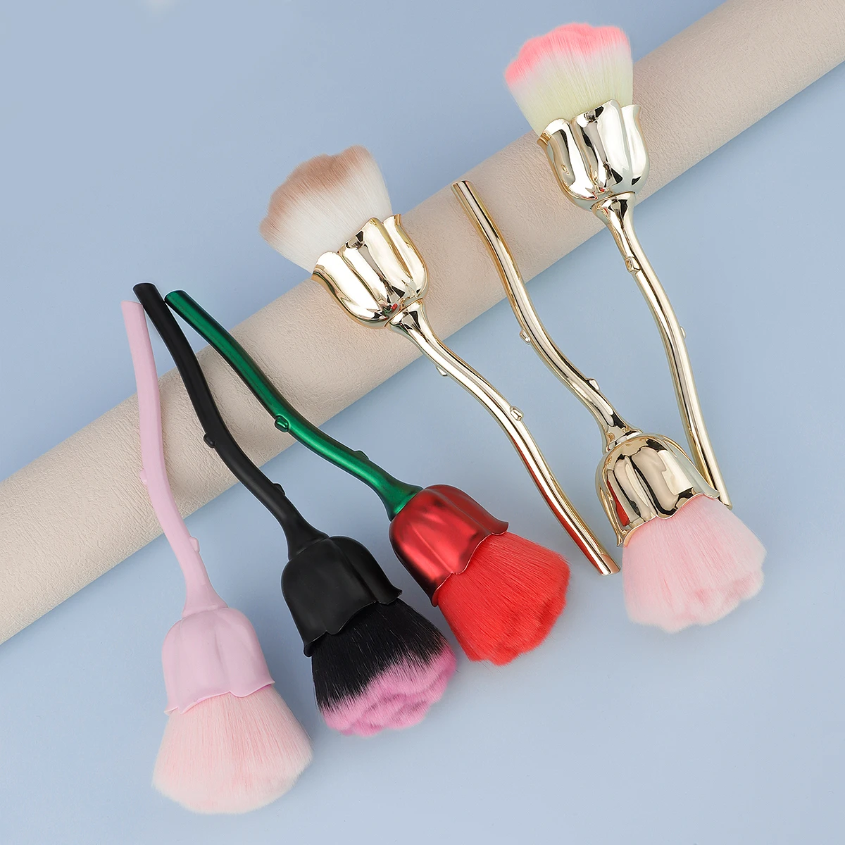 فرشاة بودرة سائبة باللون الوردي، شعر ناعم واحد مطلي بمقبض مطلي، فرشاة مكياج على شكل زهرة، فرشاة غبار الأظافر، فرشاة أحمر الخدود على شكل زهرة