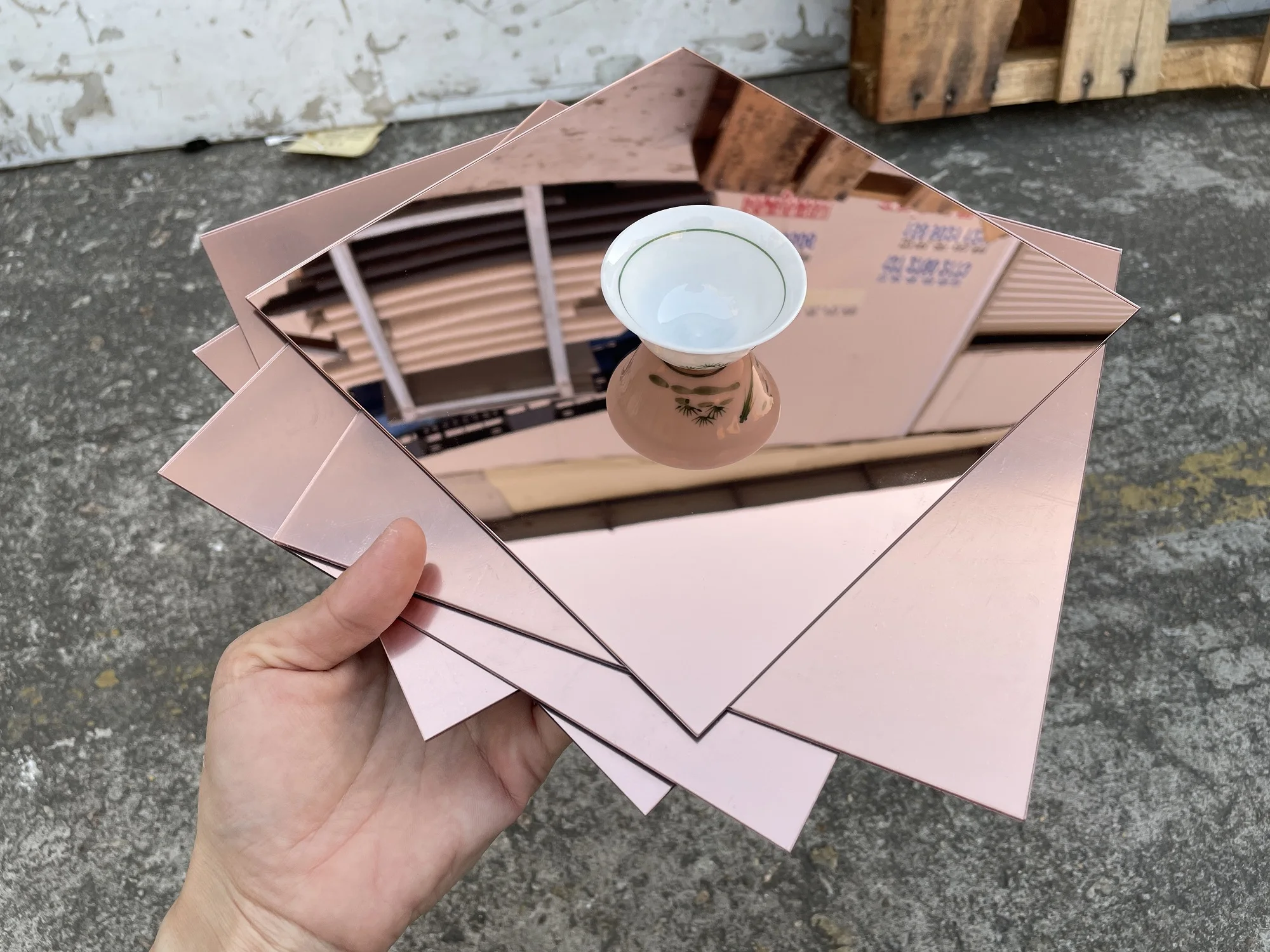 200*200*1.6 مللي متر مربع ارتفع الذهب الاكريليك مرآة ورقة غير ضارة ل قاعدة أكواب الزفاف عرض صور الدعائم جدار المنزل لتقوم بها بنفسك ديكور المجلس