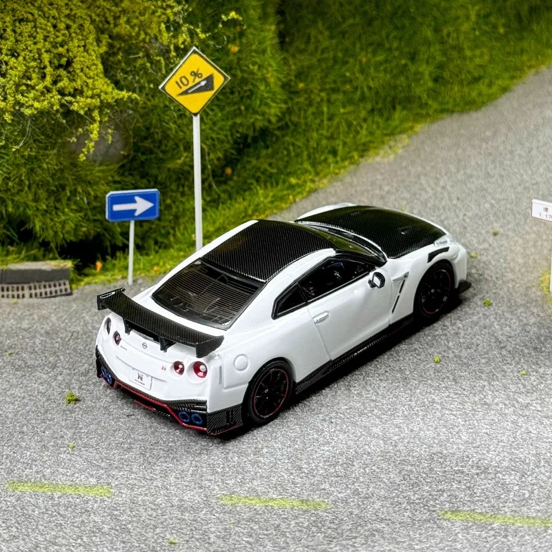 INNO 1/64 NISSAN GT-R R35 Metalowy Model Auta Zabawka Odlewany Ciśnieniowo Prezent