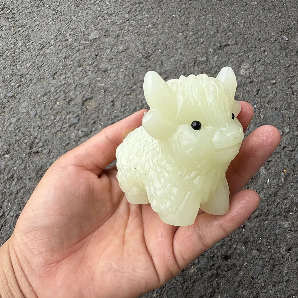 Custom Afghan Jade Highland Cow Figurine - 8cm Hand-Carved Crystal Farm Animal Statue with Inlaid Eyes for Collectible Decor