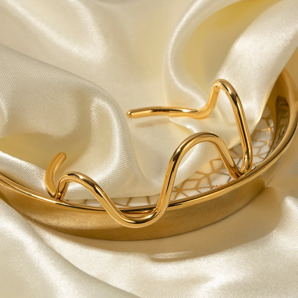 Stainless Steel PVD 18K Gold Plated Tarnish Waved Bangles For Woman Jewelry Wholesale Trendy