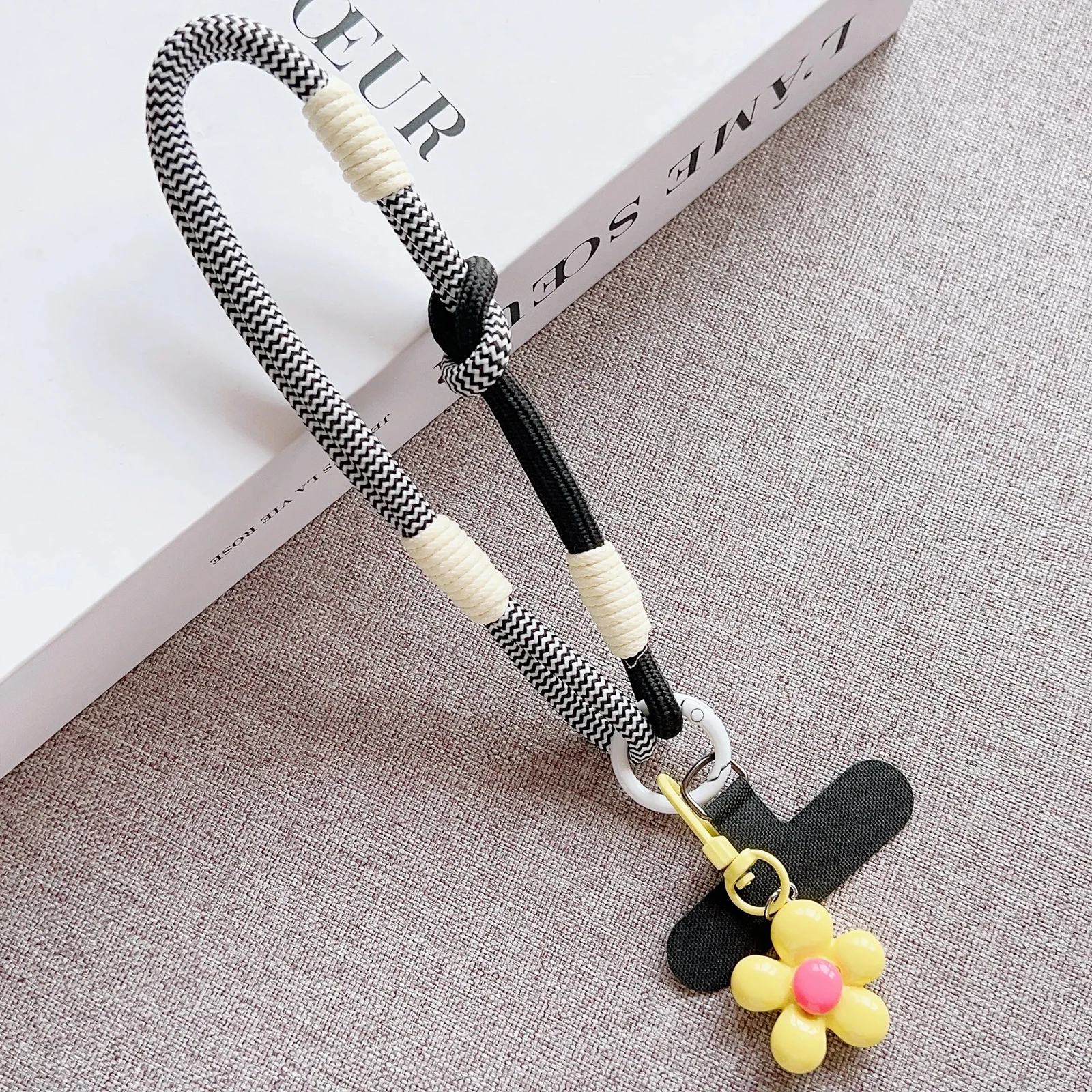 Lanière universelle tissée créative pour téléphone portable, dragonne, traction à la main, corde courte, pendentif décoratif, accessoires