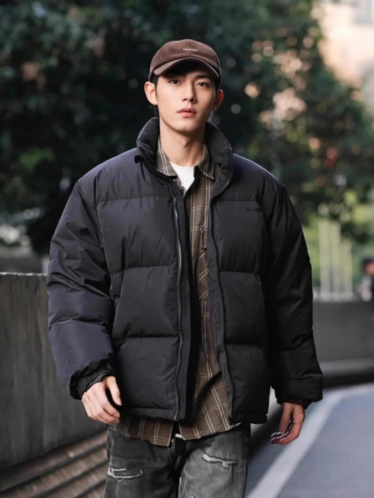 Black Stand Collar Thickened Winter Cotton Jacket Men's Short Bread Style Warm Coat Youth Popular Loose Fit Fashionable