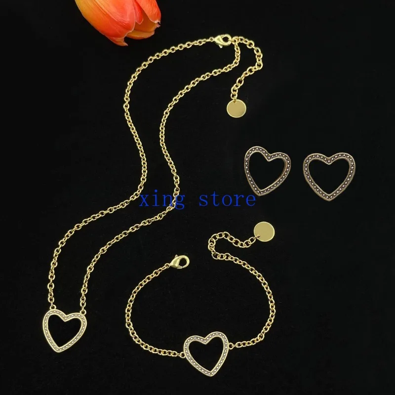 

2024 Fashion New Sweet Romantic Style Round Bead Inlaid Heart Shaped Women's Bracelet Necklace Earrings