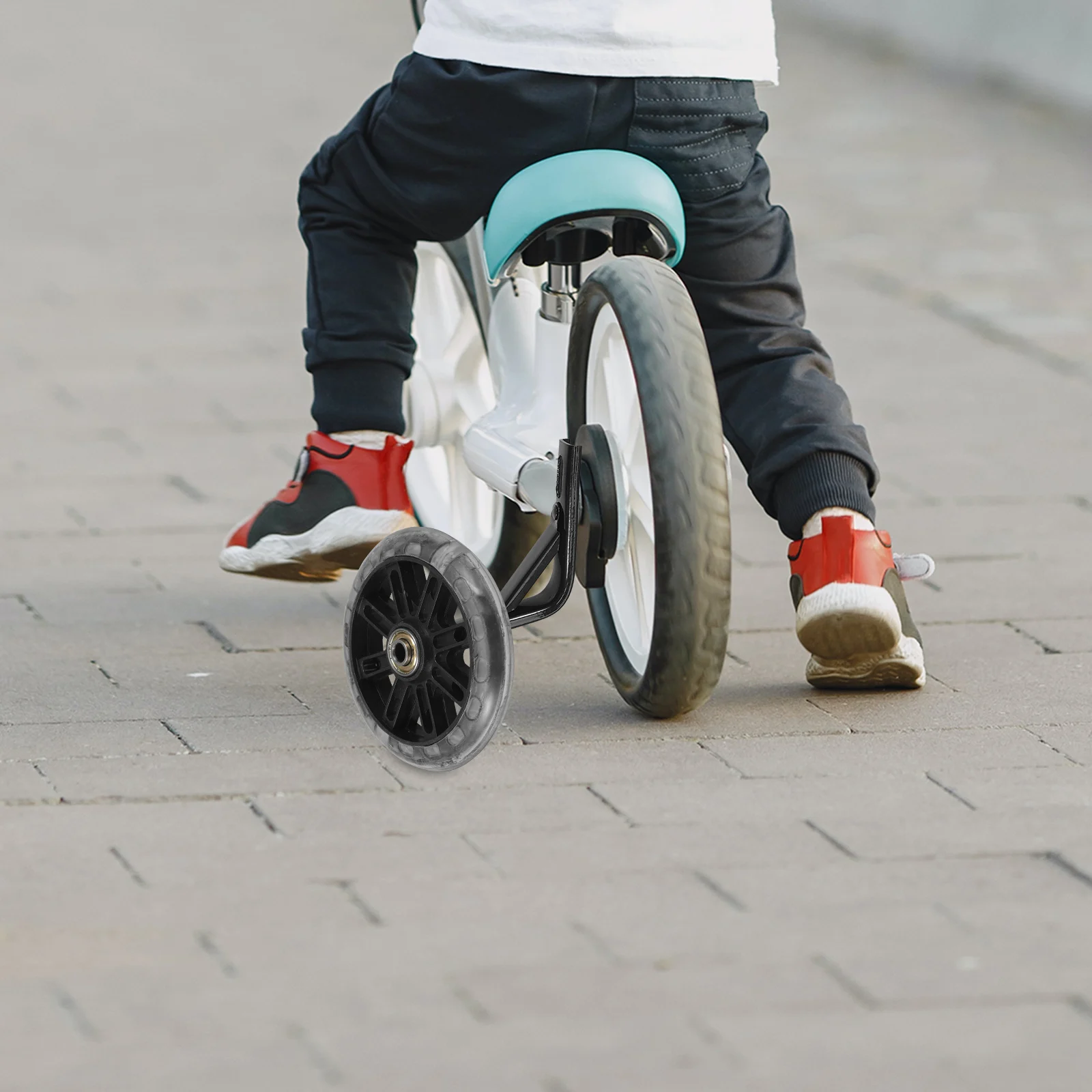 Roues d'entraînement de vélo pour enfants, 2 pièces, équilibre auxiliaire clignotant, accessoires de cyclisme muets, haute résistance, vêtements UV, Stable et réglable, deux