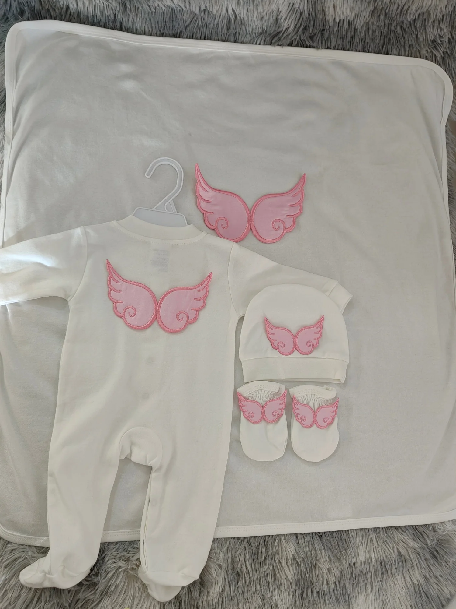 manta-de-algodon-con-bordado-de-alas-de-Angel-rosa-bebe-mameluco-con-pies-gorro-manoplas-y-manta-para-bebe-de-0-a-9-meses-4-piezas-blanco-puro-regalo-de-bautizo