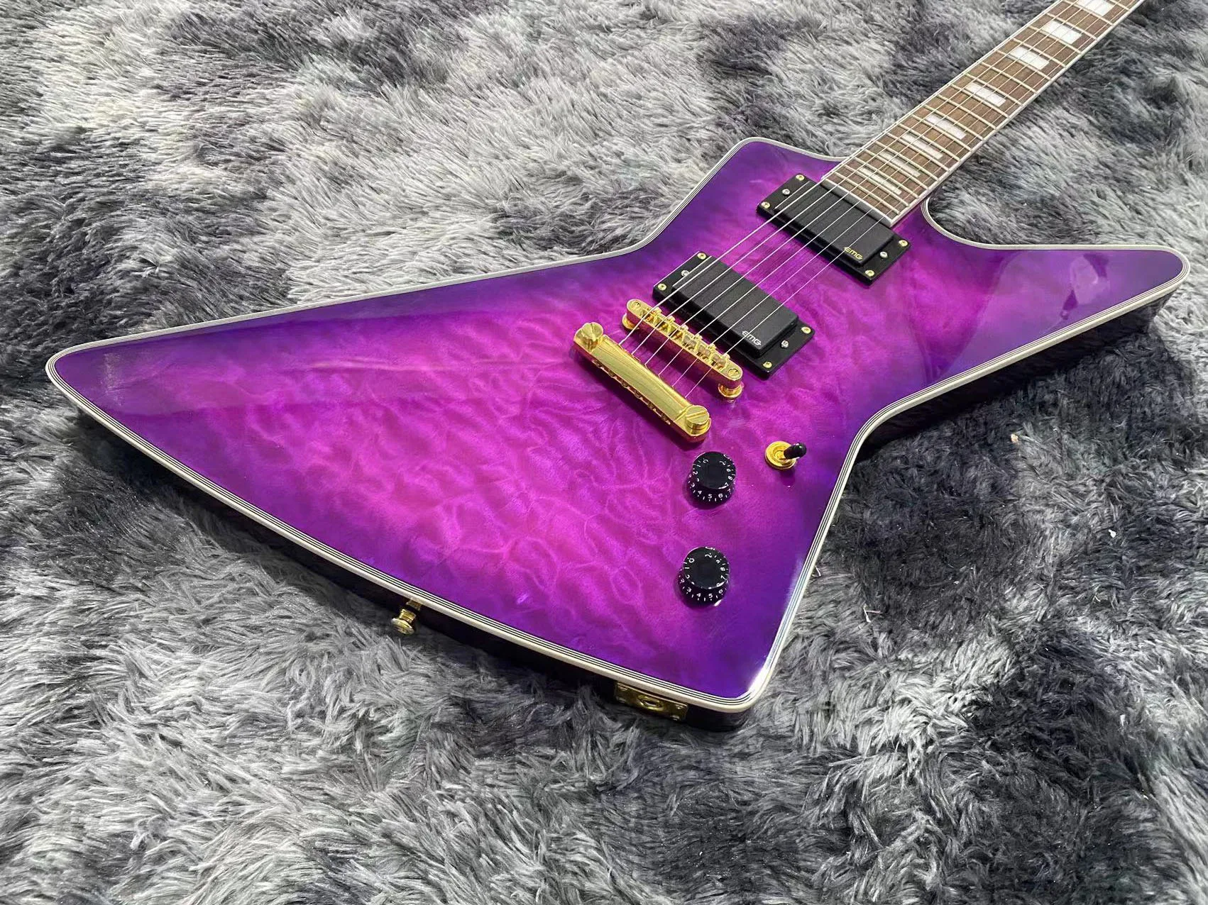 China electric guitar The purple color Goose type Tiger stripes Factory direct sales can be customized Free shipping