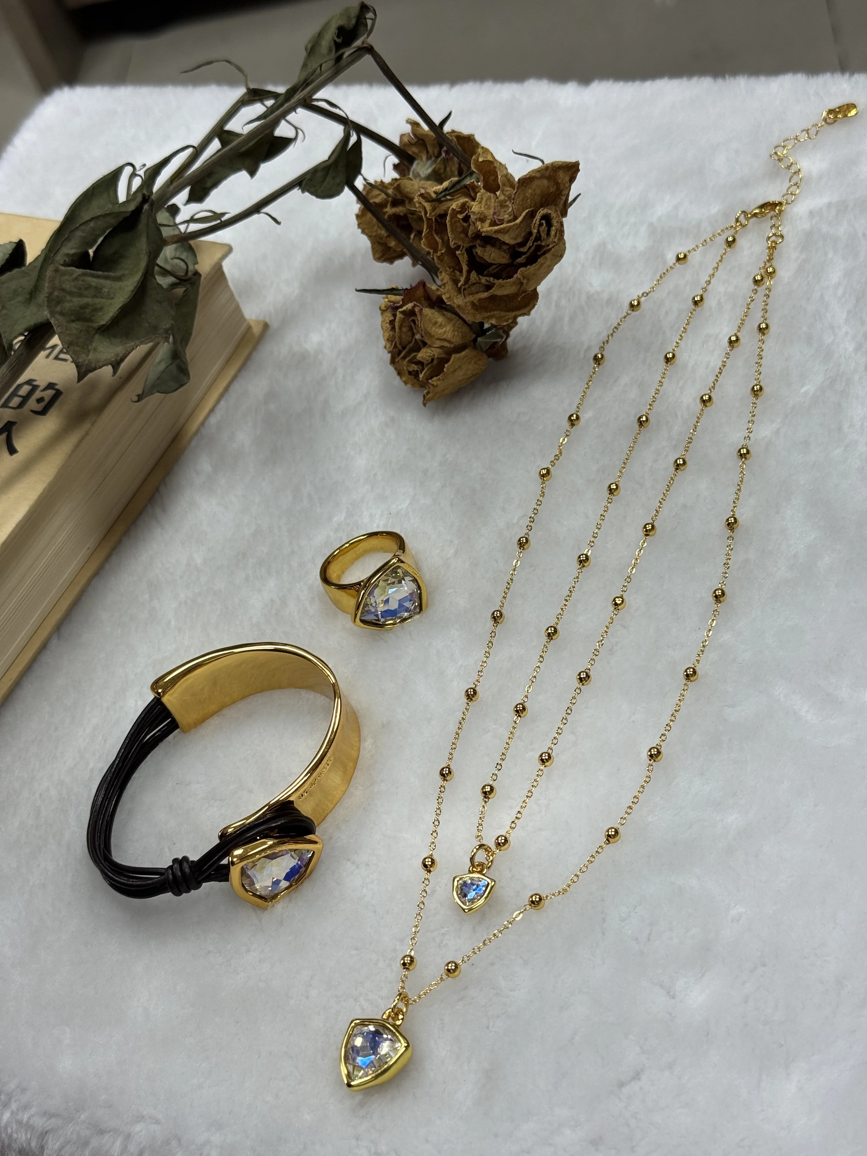 

UNOde50 Silver & 18K Gold Necklace - Luxury Fashion Elegance, Discounted Price