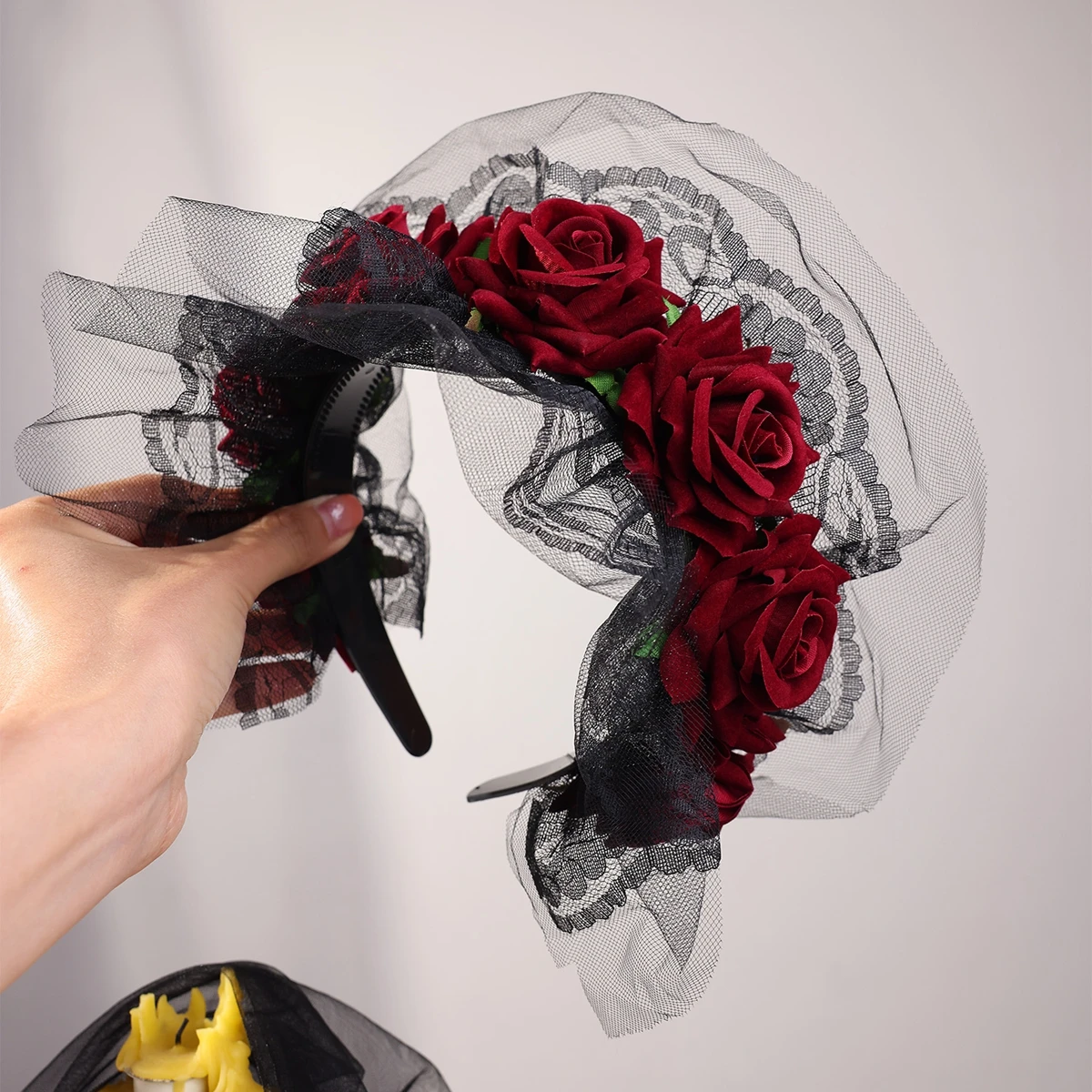 バロック様式の手作り赤い花ヘッドバンド女性のためのレースのヘアバンドハロウィンパーティーヘアアクセサリー