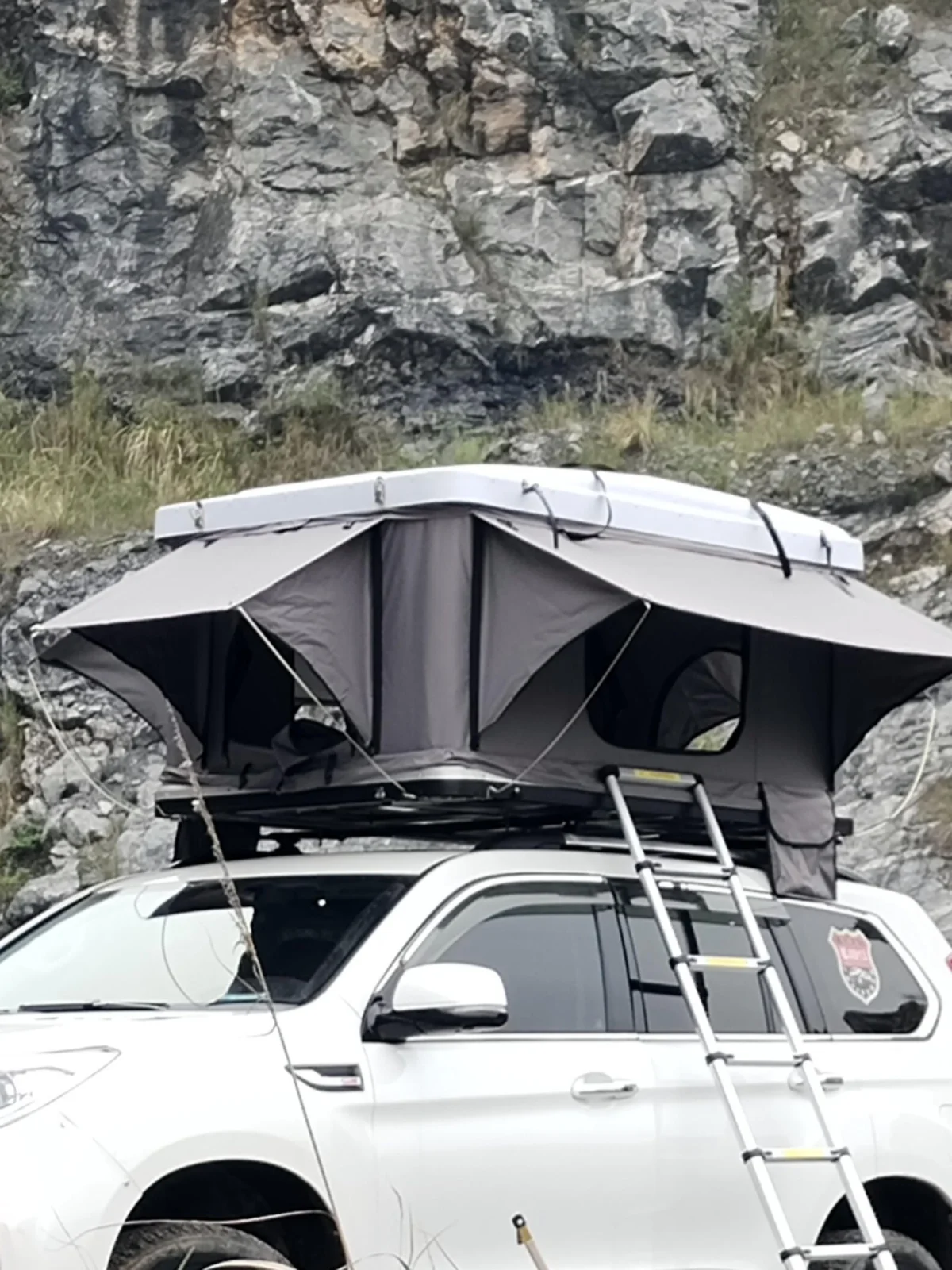 Winter warm car roof tent fully automatic hard shell outdoor car house camping sunroof into travel bed sedan