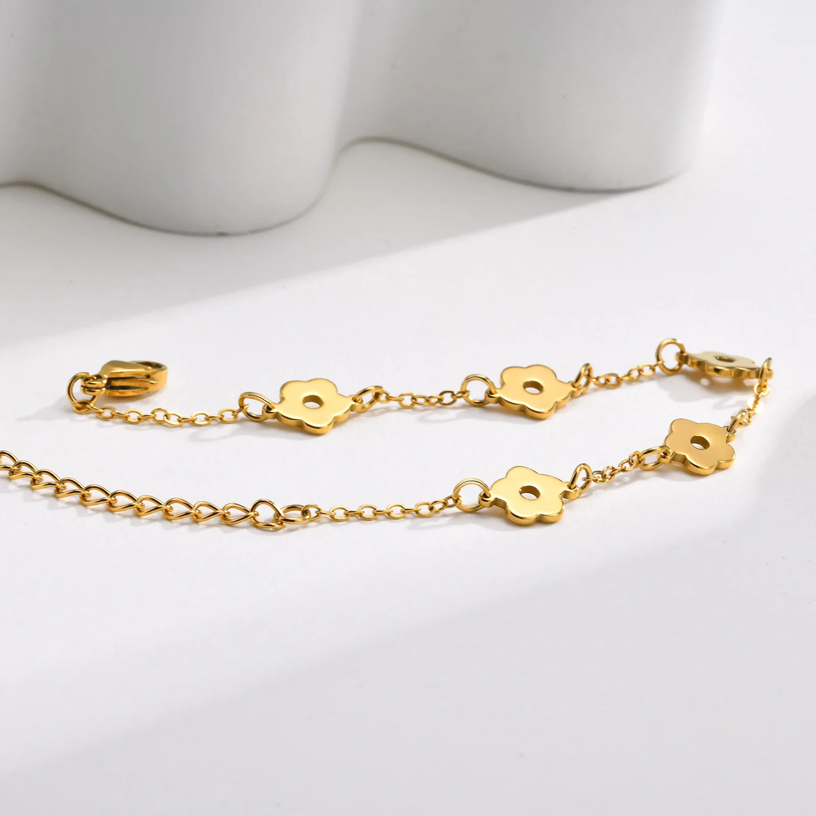 Chic Trendy Flower Charm Bracelets for Women Girls, Gold Plated Stainless Steel Metal Adjustable Bracelet Wristband Gift To Her