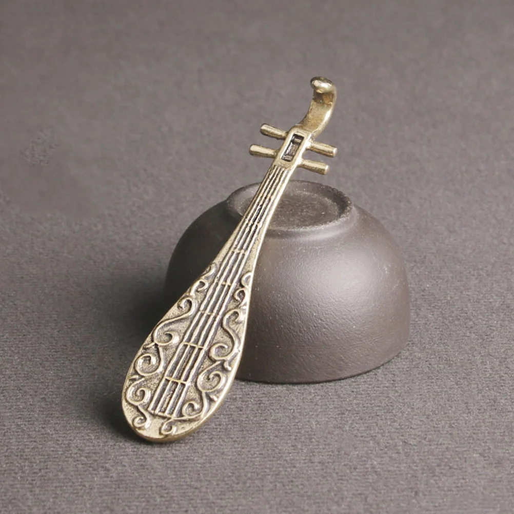 

Mini Brass Lute Pipa Ornament Exquisite Small Chinese Musical Instrument Decor for Desk Shelf Display Vintage Copper Craft