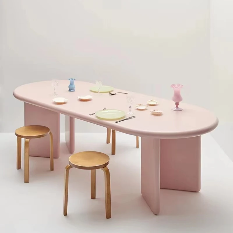 Meja makan kayu solid apartemen kecil