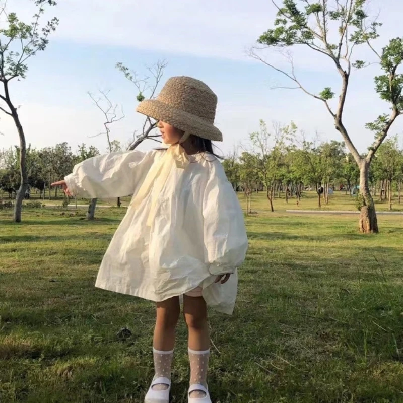 Handwoven Straw Hat for Kids Girls Summer Sun-shade Bucket Hat Wide Brim Flat Top Hat Lace-Up Beach Photo Props Hat