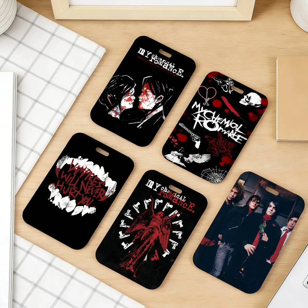

Держатели для карт Band My C-Chemical R-Romance: для удостоверений личности, студенческих билетов, проездных на метро, бейджей сотрудников и защитных чехлов.