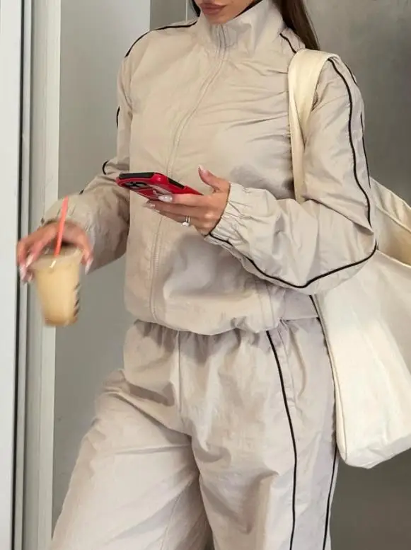 

Women's Long Sleeved Jacket Simple Fashion Sunscreen Vacation Wear for Autumn Winter 2025