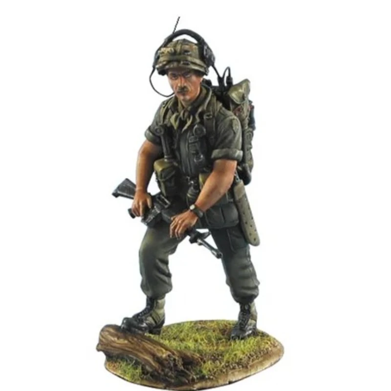 1/35 Scale Die-cast Resin Figure Model  Kits Vietnam War US Infantry Radio Operator with M-16 Unassembled and Unpainted Art Toys