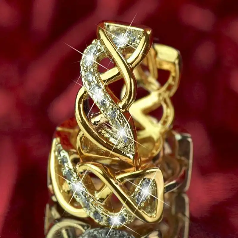 Huitan Twist Design Frauen Creolen Aushöhlen Stil Gold Farbe Luxus Zubehör Intarsien Glänzenden CZ Charming Hochzeit Schmuck