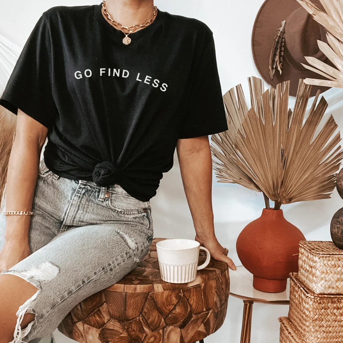 Skuggnas Go Find Less Funny Graphic T-shirt Gift for Her Empowerment Women Shirt Short Sleeved Fashion Tumblr Cotton t shirts