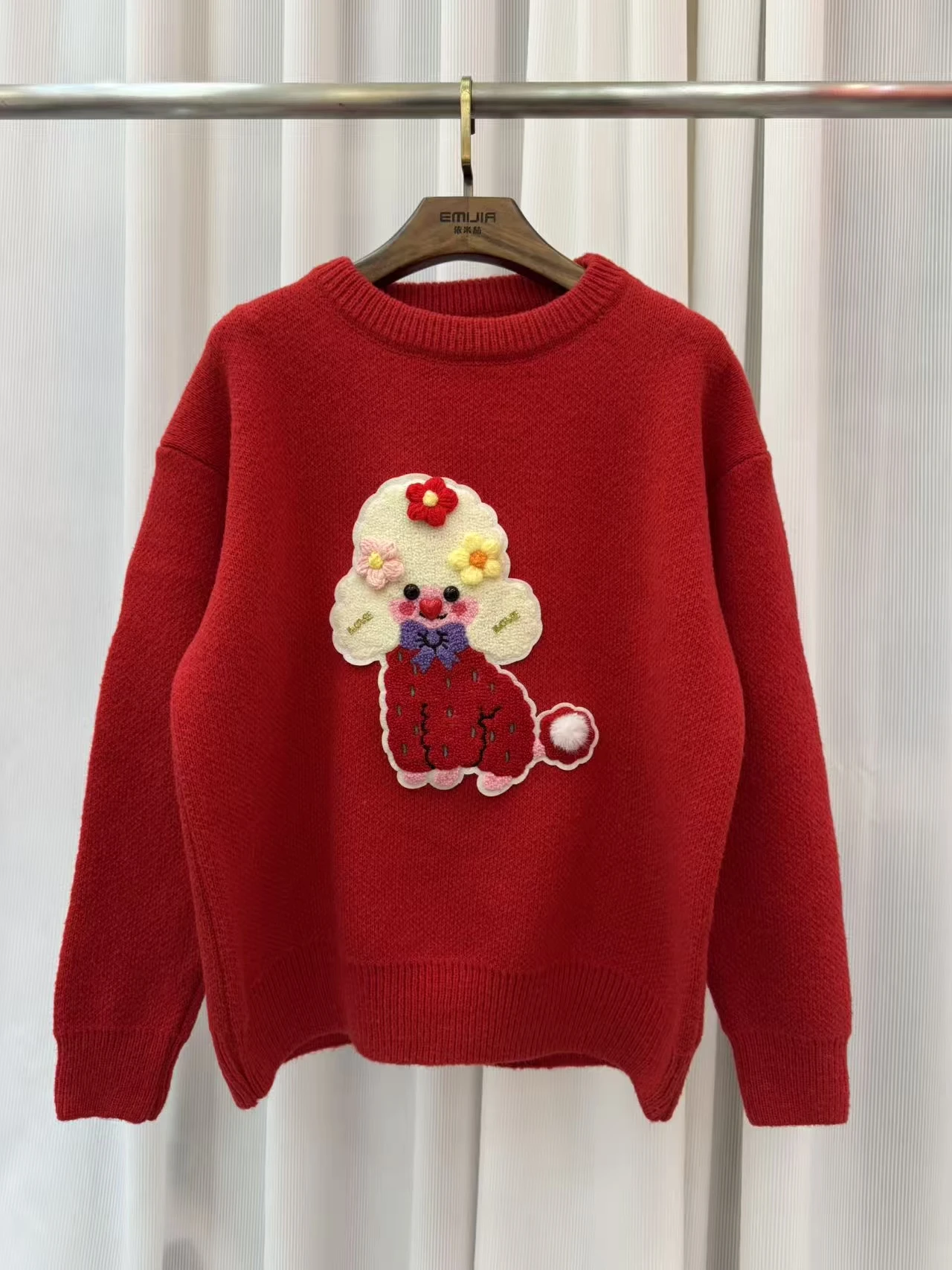 

Women's Cute Poodle Patch Sweater, Adorable 3D Flower Dog Red Knit Top, Loose Round Neck Soft and Warm Top, Women's Everyday Casual, Sweet Style Outfit, Autumn and Winter Vibe Essential The Three-Dimensional Poodle Patch Is the Highlight, with Vibrant and