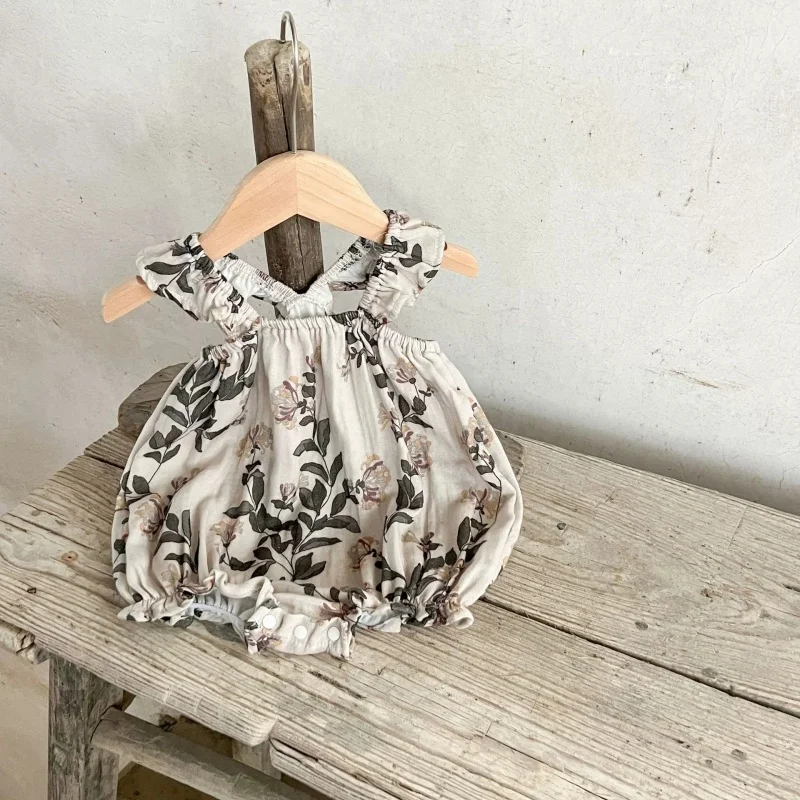 Borsa con bretelle in stile nordico Vestiti per il culo Baby Princess Style Baby Girl 2025 Estate Cute Baby Crawling Suit Vest Triangle Halo