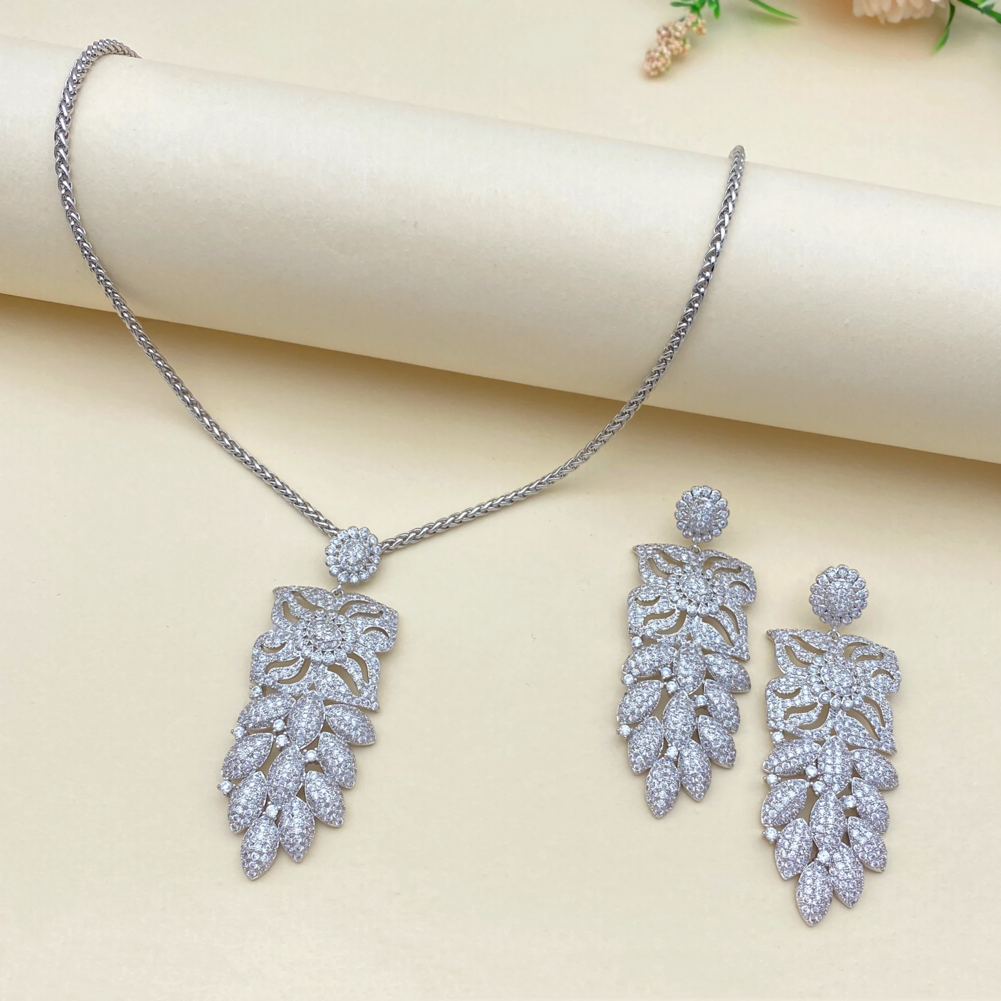 

Флора, циркон, гальванический цветок, лист, ювелирные изделия, женский комплект, ожерелье, серьги с инкрустацией, минималистичный роскошный незаменимый вариант для поездок на работу