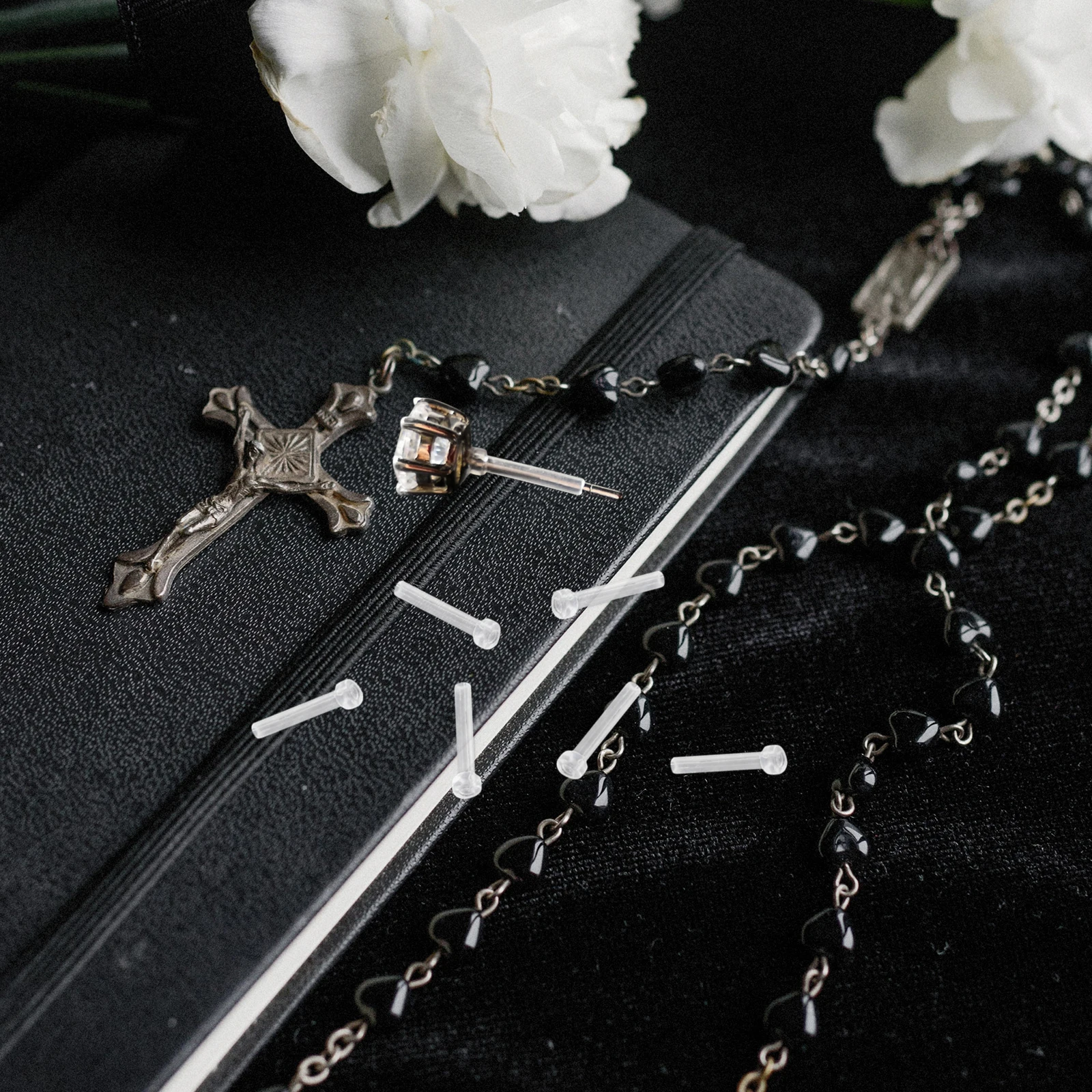 

AntiAllergy Earring Sleeves 30Pcs Transparent Plastic Stud Tube Protection Pads for Ear Safety DIY Jewelry Making Accessories