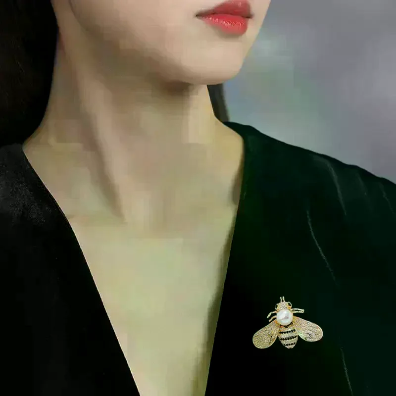 Bee Brooch for Women Clothing Elegant Rhinestone Crystal Pin for Spring Summer Coat Accessories