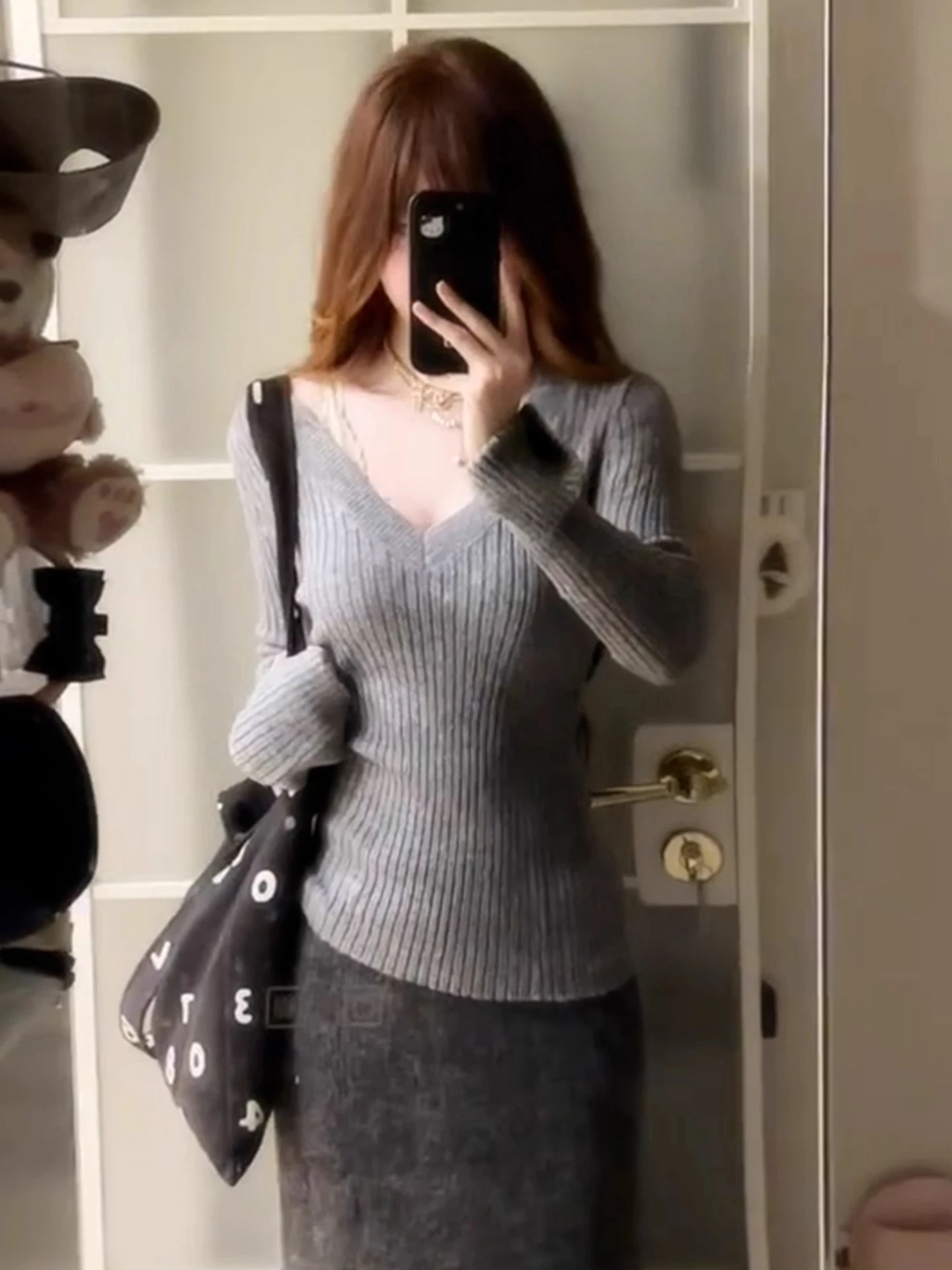 

Slim Fit Korean Style V-Neck Long Sleeve Thin Knitted Sweater Women's Autumn Winter Base Layer Top Peixi Soft Medium Thickness