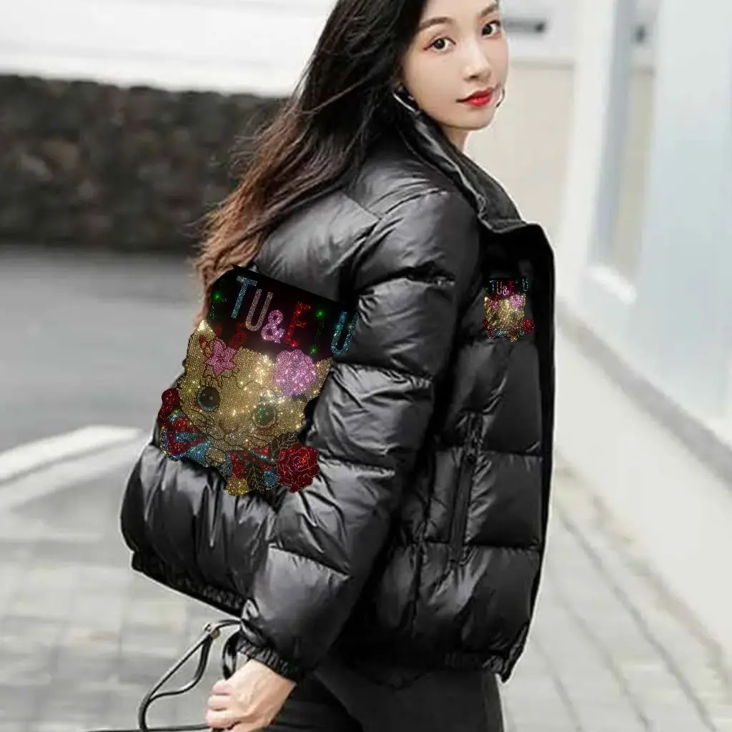 

Женская пуховая хлопковая куртка свободного кроя с глянцевой поверхностью, осень-зима 2025, с воротником-стойкой, новая модель, без ворса, уютная и стильная.