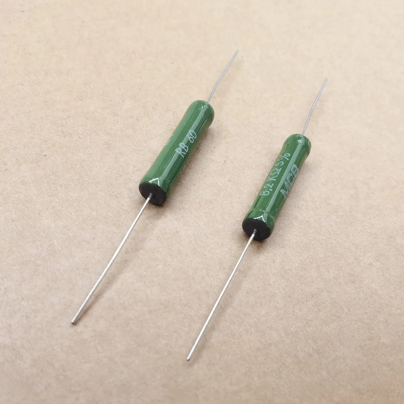 

Original new 100% RB60 advanced ceramic wire winding resistance 8W 8.2K 8200R 5% 8*34 (Inductor)