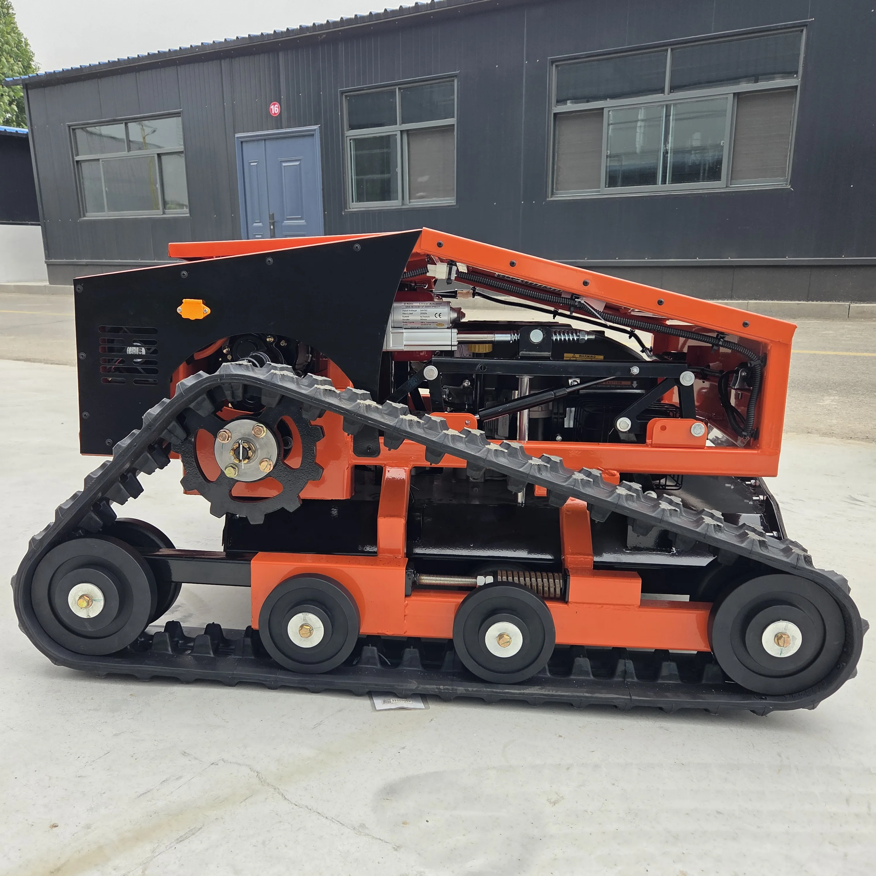 

High-tech, efficient, high-quality intelligent remote-controlled lawn mower equipped with an ergonomic industrial remote control