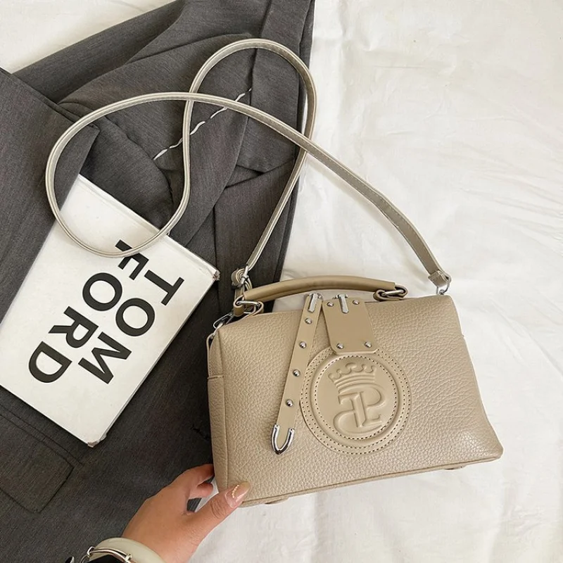 

Stylish Women Hand Bag Boasting Simple Vintage Style And Popular Elegant Appearance Made Of Top-Quality Leather With