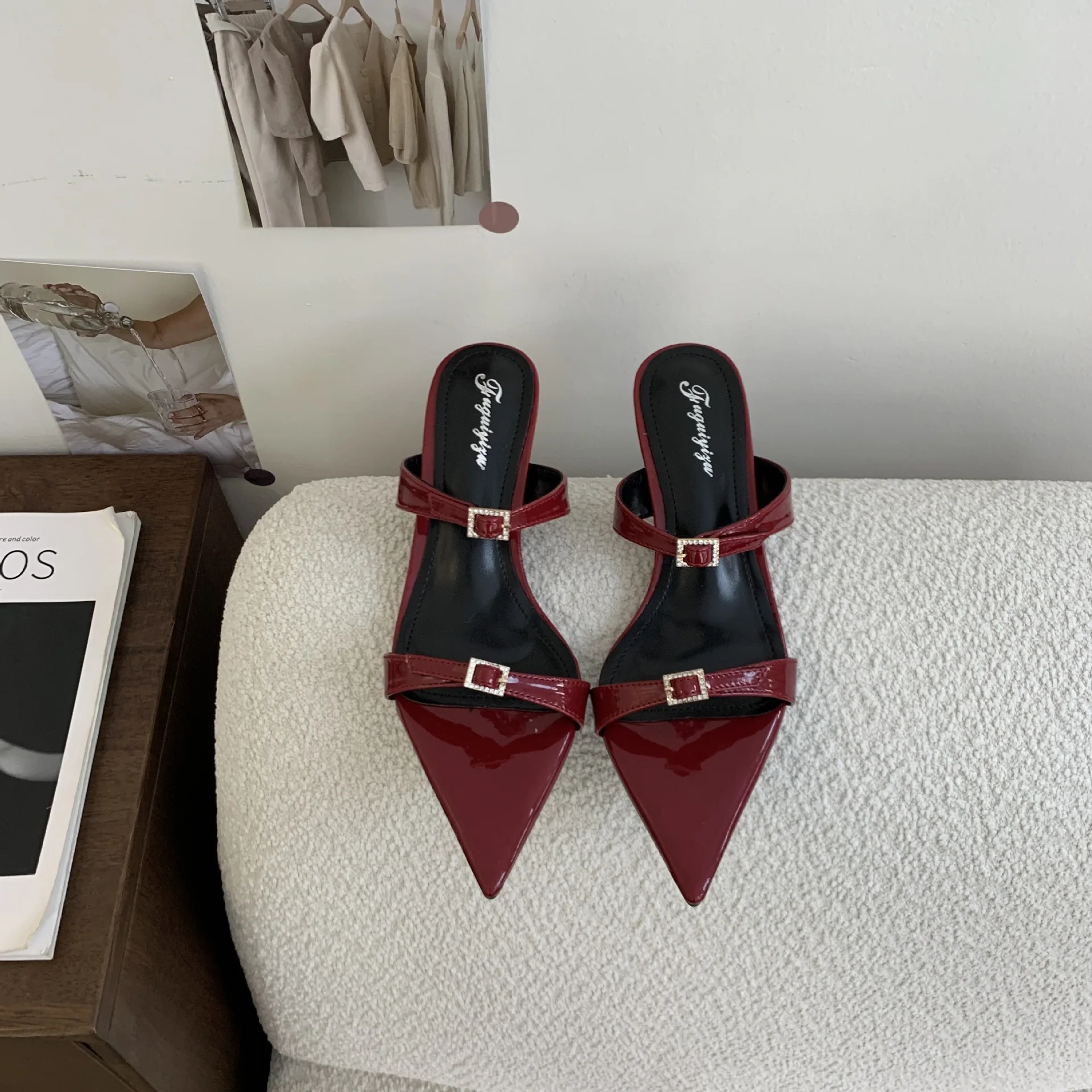 Zapatos de tacón alto para mujer, zapatillas de punta Baja, deslizantes con purpurina para exteriores, plata fina, gelatina, verano 2024, PU, Roma Cry