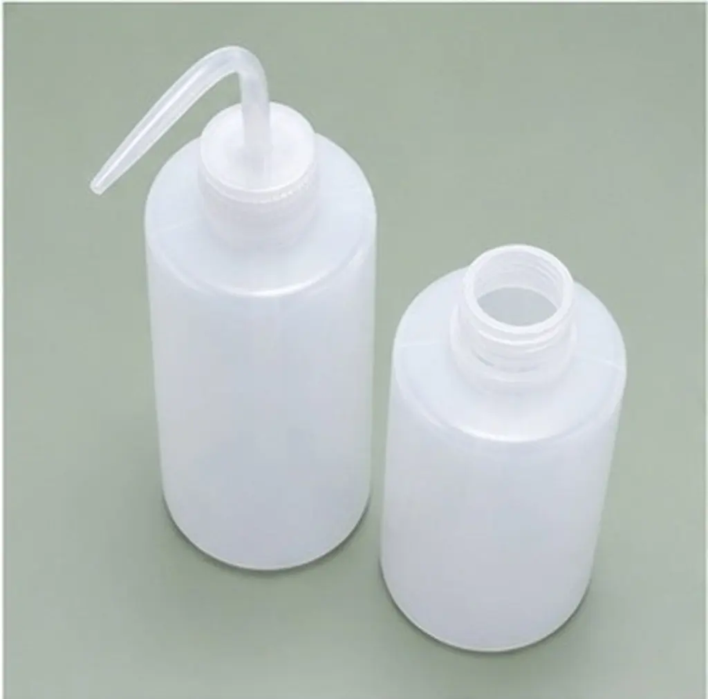2Pack Premium Plastic Watering Can with Scale Marks Bendable Nozzle for Succulents Plants Cuttable Tip Root Rot Prevention