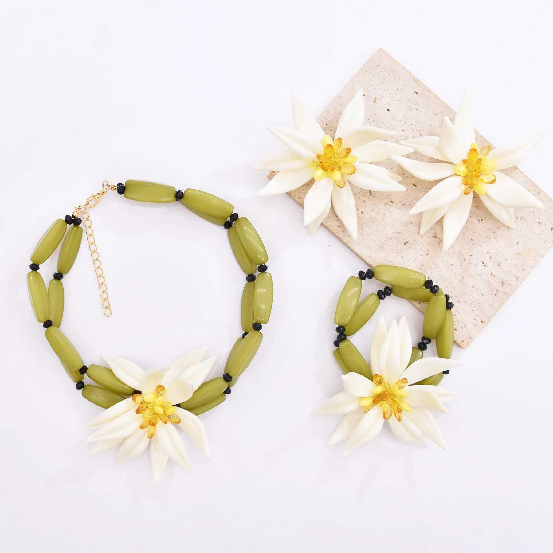 

New Bamboo Flower Jewelry Set with Vacation Style Acrylic Flower Earrings Bracelet Necklace Three Piece Set High Luxury