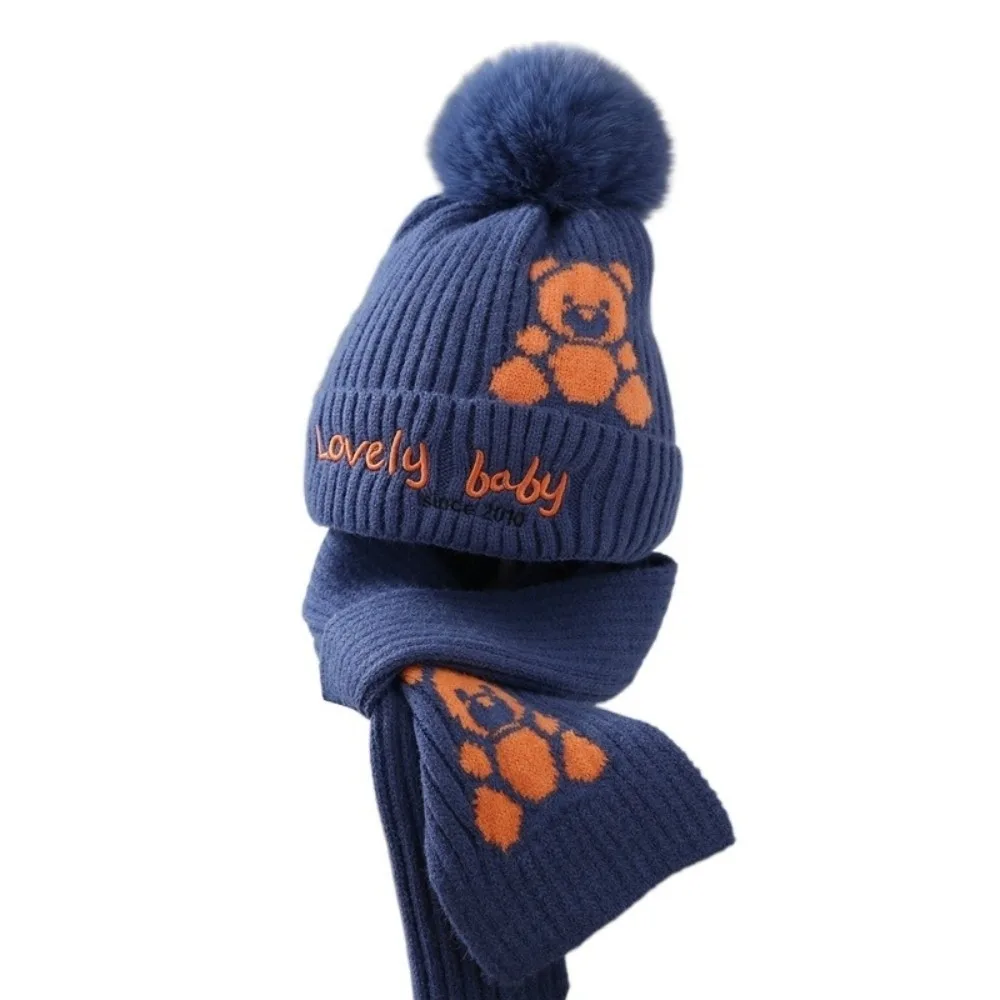 Set Topi Syal Anti Angin Bertema Beruang Desain Lucu Anti-Dingin untuk Anak-Anak dengan Dekorasi Pompom Bahan Rajut Topi Pompom Beruang untuk Pelajar