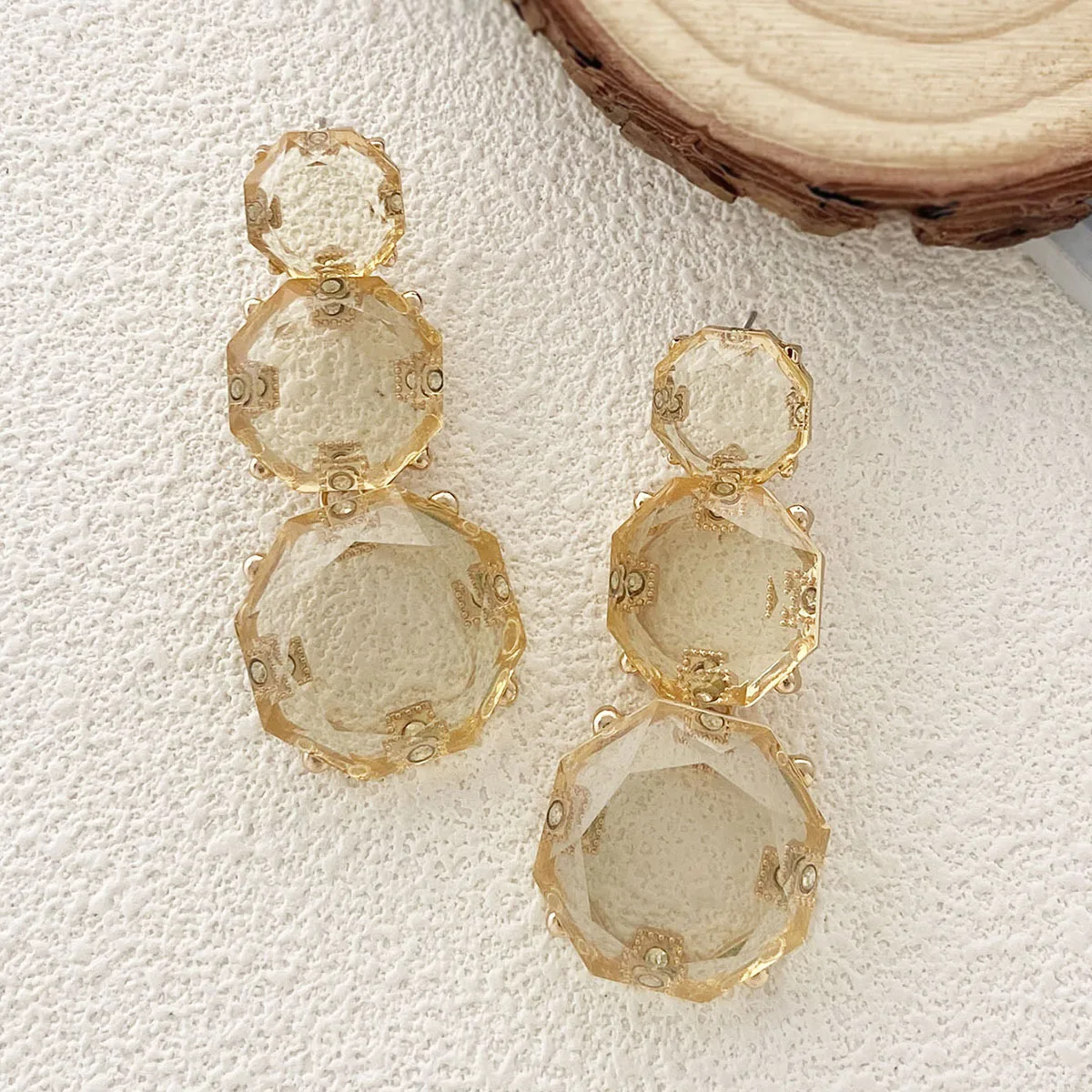 Simple yet unique geometric faceted resin transparent delicate earrings, suitable for travel, public relations, jewelry
