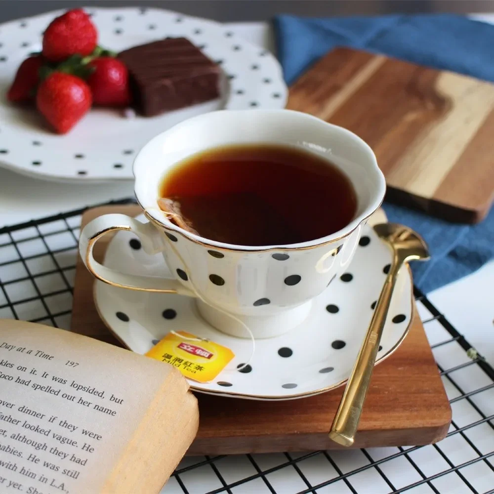 1pc Flower Shaped Coffee Cup Saucer Set European Style Ceramic Afternoon Tea Set Fine Bone China Tea Cup Gold-rimmed Drinkware