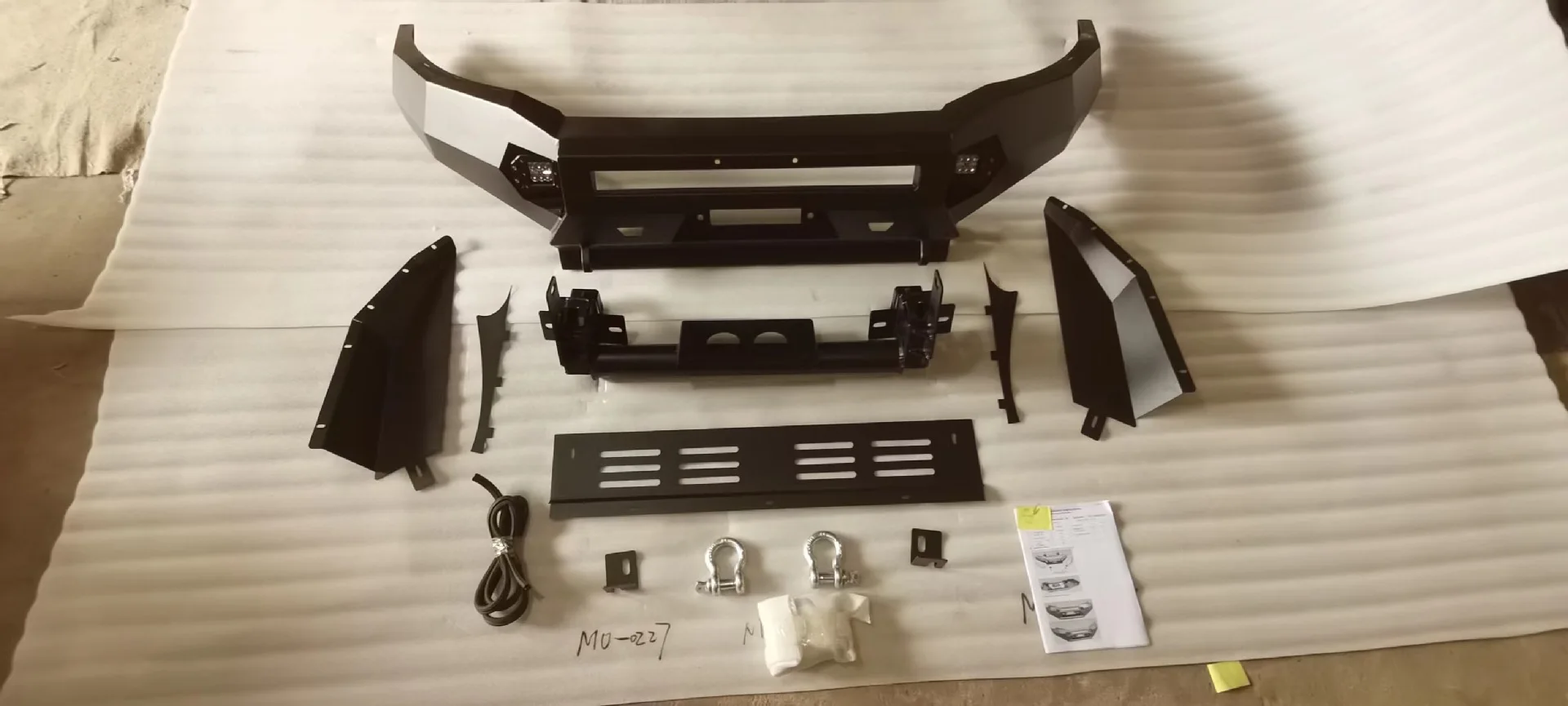 

Suitable For Ford RANGER T6 (complete With Light) Racing Bar