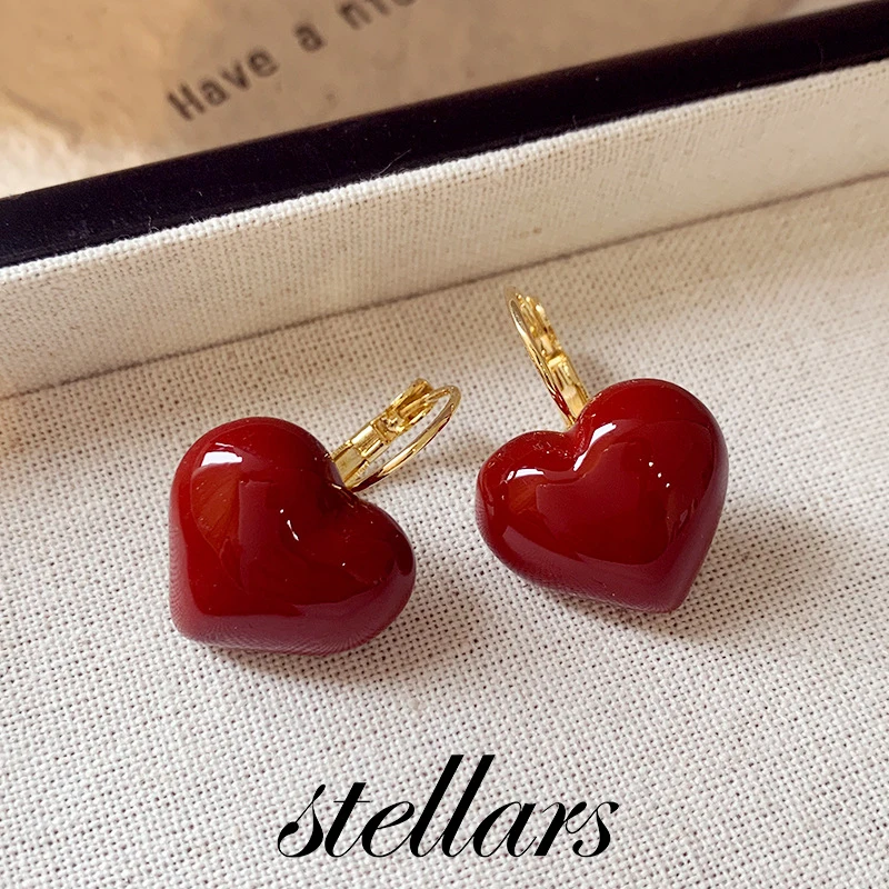 

Minimalist Red Heart Stud Earrings Drip Oil Design Light Luxury Vintage Style Fashionable Elegant Commuter Jewelry