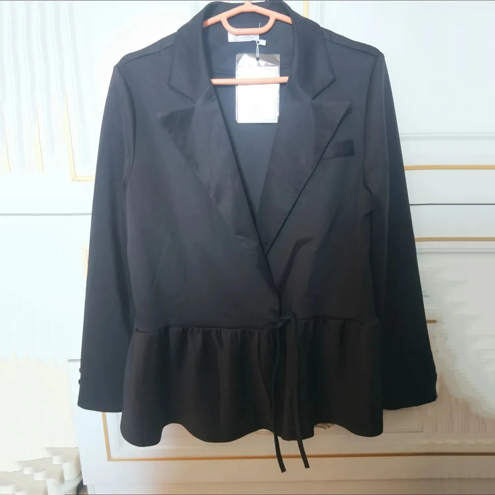 Jaket wanita Ruffles hitam musim semi musim gugur mode baru pakaian luar wanita kasual berlekuk pakaian luar wanita elegan tidak teratur