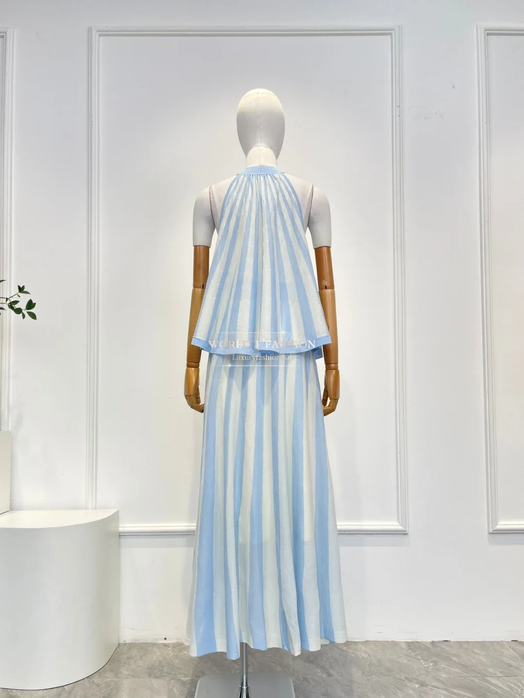 

Light Blue Striped Print Sleeveless Halter Blouse Tops and Midi Skirt Set