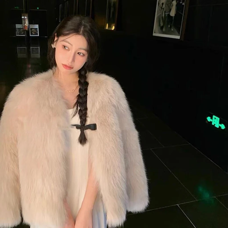 เสื้อแจ็คเก็ตขนเฟอร์แบบใหม่สำหรับผู้หญิง สไตล์ฤดูหนาว ดีไซน์หรูหรา กลิ่นหอมอ่อนๆ ทรงหลวม แฟชั่นทันสมัย หนาและสั้น